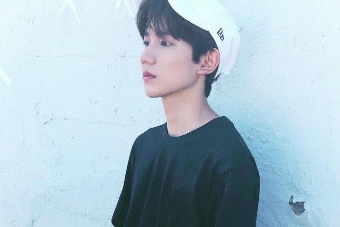 源联名帽子被抢光!一大早就排长队,粉丝气愤:说