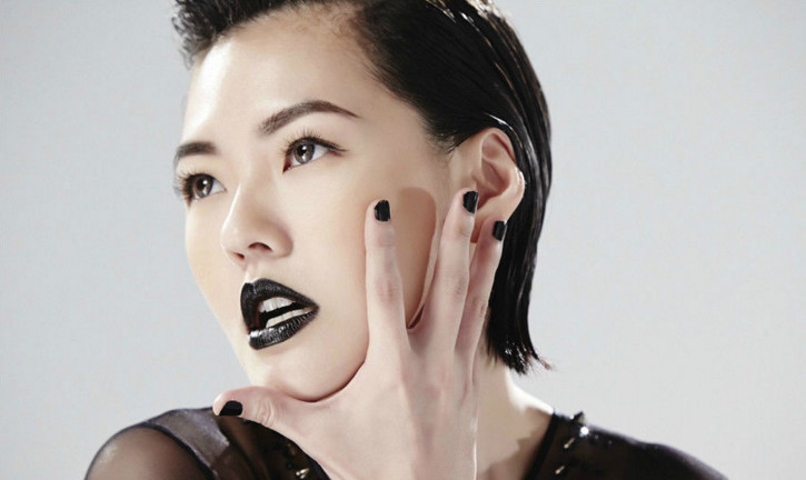 搭蔡康永走红,嫁豪门7年生三女,肩负传宗接代