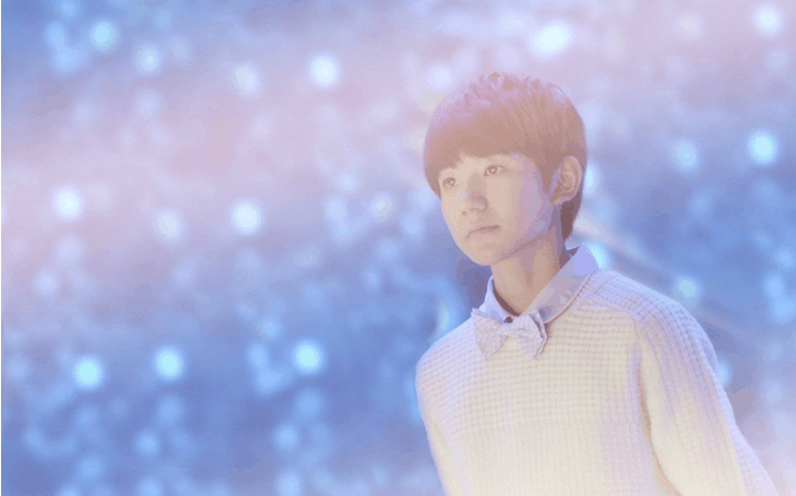 人长得清秀,字更清秀!何炅:王源字写的好好看