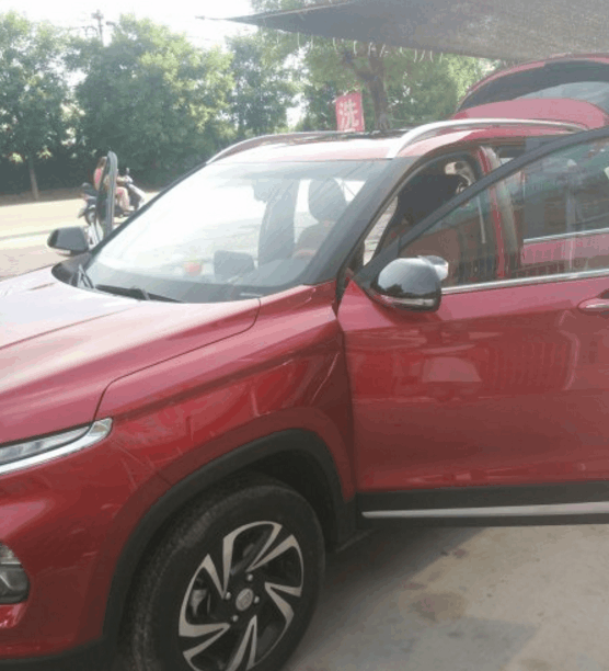 最后还是没买哈弗H6, 提了这台便宜几万的车, 家人都说我眼光好