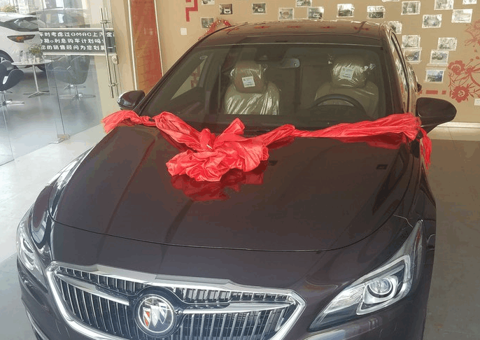 山东小伙花26万买辆别克新君越, 刚上了牌照就发生了两次小碰擦