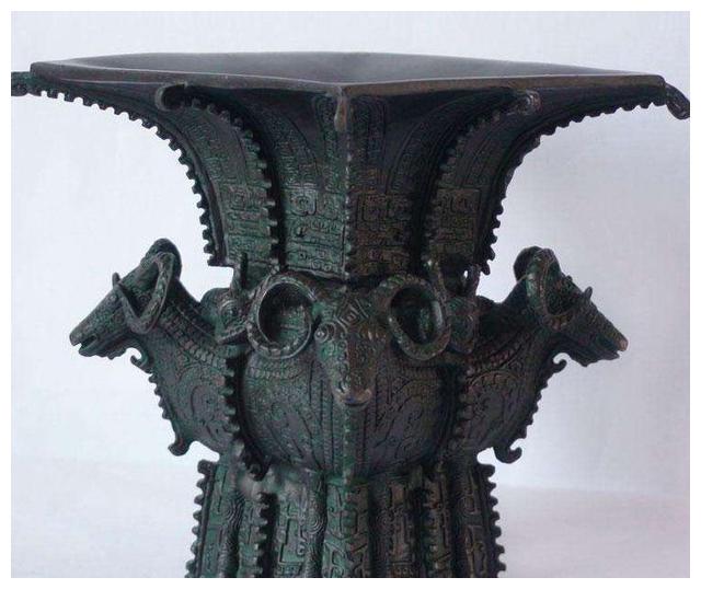 外国友人带四羊方尊来鉴宝,专家称:不能出境的