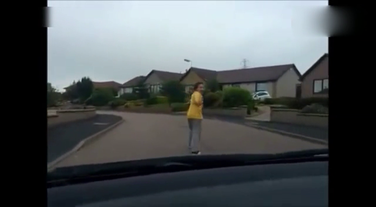 7岁小女孩驾驶宝马，我只能双击评论666了