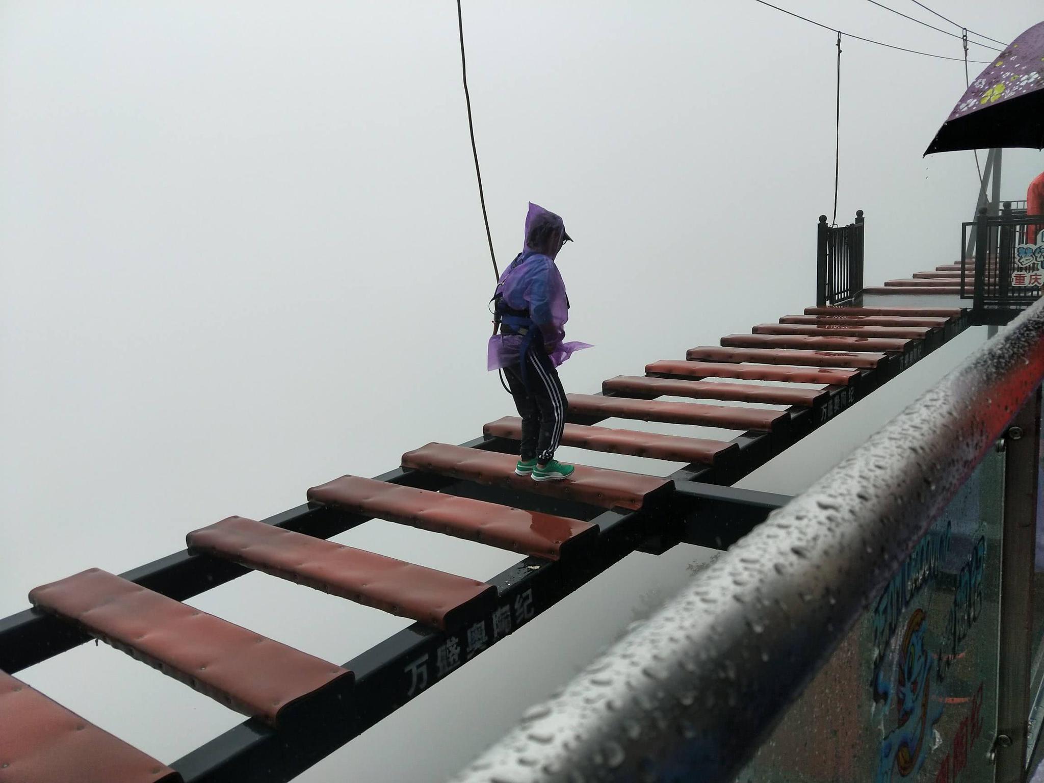 300米高空秋千，世界最长的悬空玻璃走廊，重庆这个景点太火了!