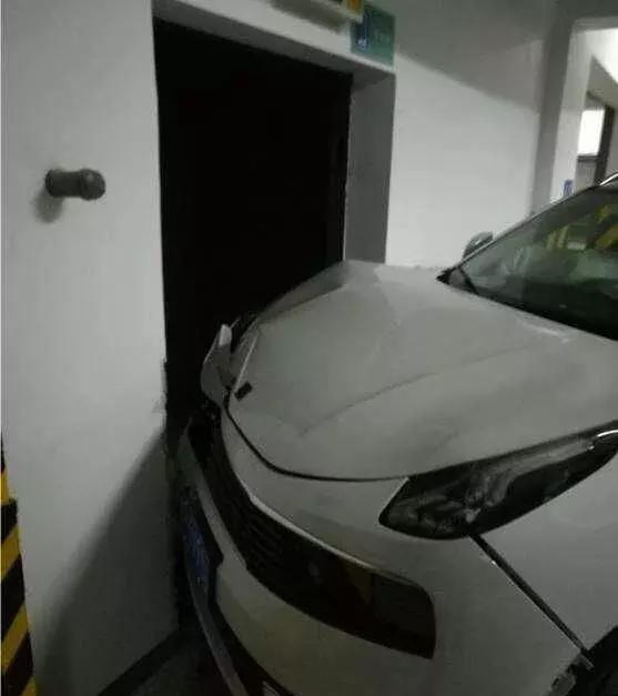 新提吉利领克01回家就撞墙，主动刹车不管用啊