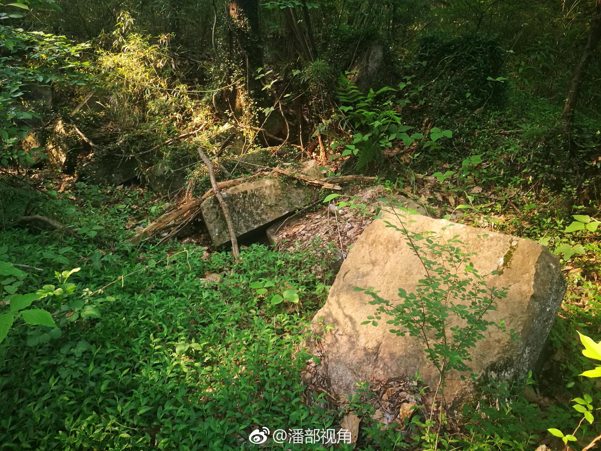 军嶂古道上,无锡的文化遗存非常丰富.位于大浮羊岐村"秦大坟"