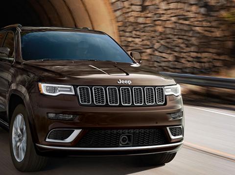 看完JEEP大切诺基和丰田霸道4000，小伙却买了霸道2700