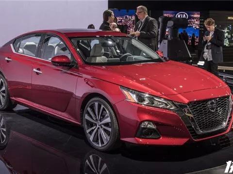 日产全新天籁正式出炉，日系3剑客没一个正常的？