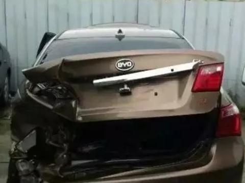 交通事故,先报警还是先找保险?保险公司:想赔都难!