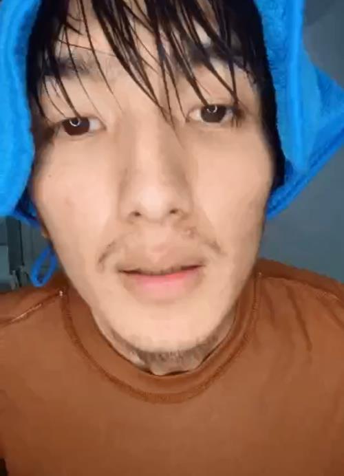 抖音“邋遢哥”丑帅丑帅的,剃掉胡子认不出,网友:像胡歌!