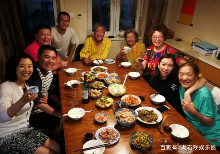 别看房子不豪华，但大半个娱乐圈的明星都爱往他们家跑，为什么？