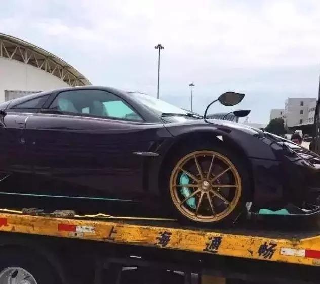 上海土豪买3000万豪车，网友大呼：求您别上路，停在车库就好