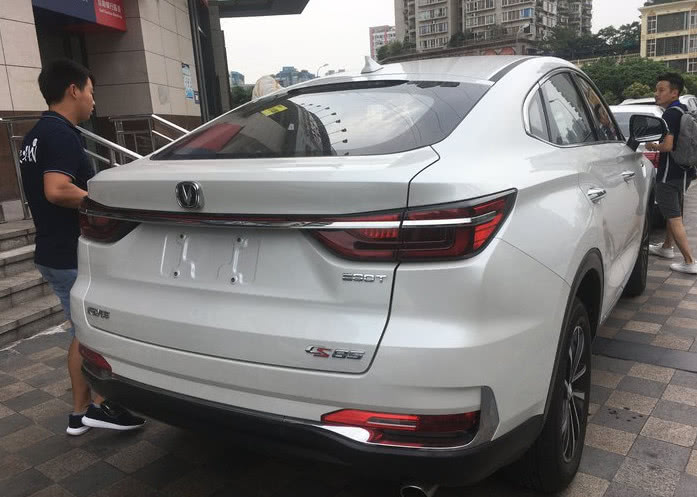 长安cs85配置参数,长安cs85图片售价参数 8万提全国首辆长安cs85,车主:开出去大家都以为是宝马.