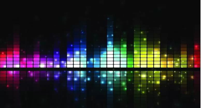 行驶在马路上,车后窗上动感的音乐频谱图像,会不会是路上一道靓丽的