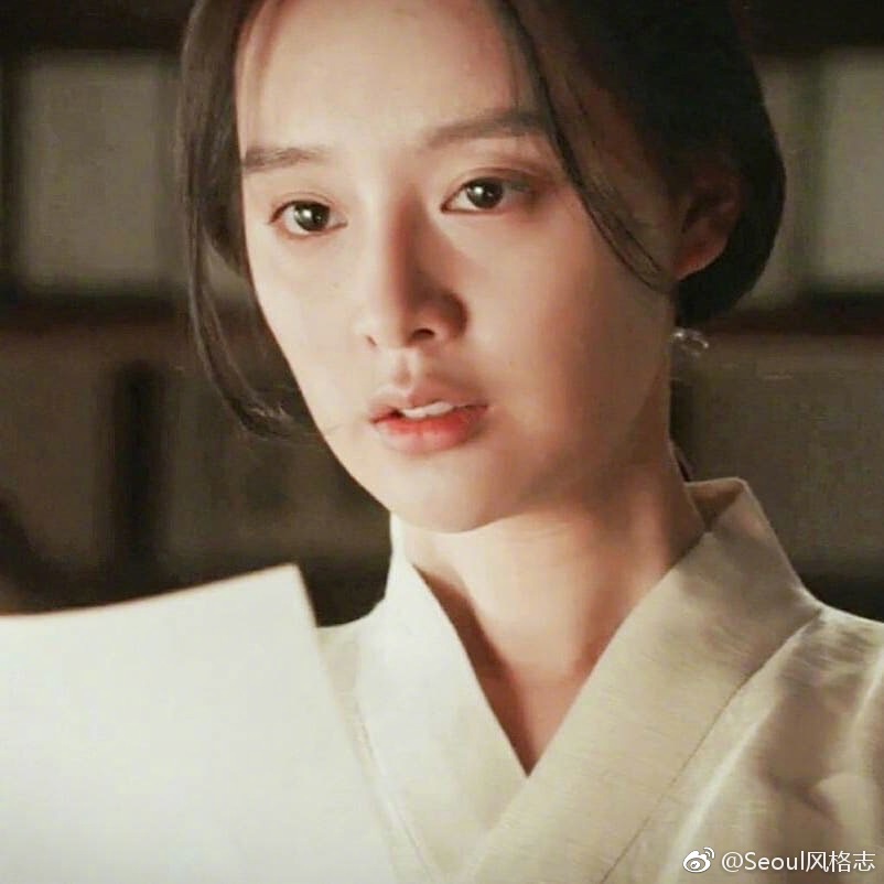 金智媛客串出演《阳光先生》里女主角金泰梨的母亲