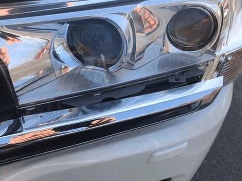 陆巡花1000块加装流水转向灯, 帅不过三秒, 没走几步就掉下来了