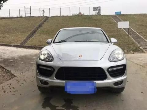 春节期间小伙开老板4.8T卡宴turbo回家,到家却失望至极