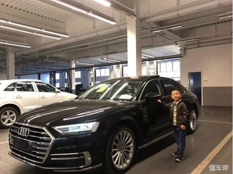 全国首提18款奥迪A8L，车主：内饰比奔驰S级还帅可惜钥匙太LOW
