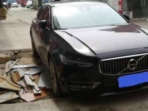 小伙开父亲的沃尔沃S90参加同学聚会: 第二天父亲既心疼又无奈