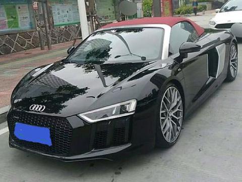 北京车友花258万买辆全新奥迪R8，女友试驾一圈后忍不住笑了