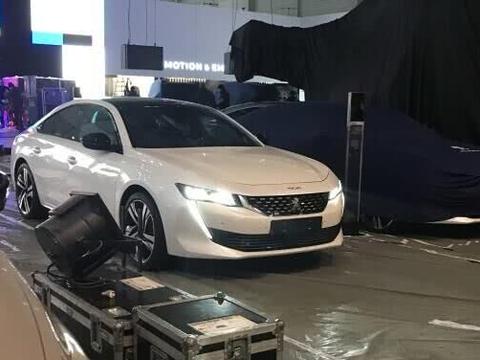 雅阁遇劲敌，配8AT带无框门才16万，网友称；放弃迈腾就等它！