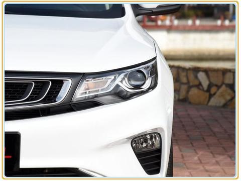 买卡罗拉后悔！车长4米7油耗5.9，颜值远超轩逸，7万比朗逸厚道