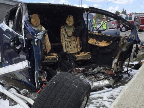特斯拉Model X发生严重事故 车身断裂起火一小时后才被扑灭