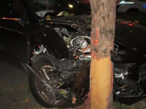 卡宴撞上本田，本田车主本来很慌，卡宴车主一下车却松了一口气！