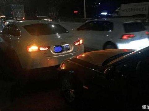 迈锐宝XL遭宝马3系追尾，车主：谁也没想到会有这样的差距