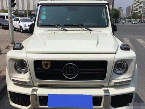 小伙28万买辆北京BJ80, 上完车牌后“变身”气场十足的奔驰G500