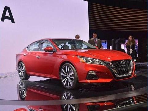 全新天籁正式亮相，颜值比凯美瑞帅，全新2.0T，剑指雅阁和迈腾