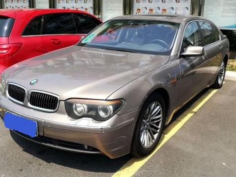 中年车友花12万元买辆二手宝马745Li，妻子：每天待它如珍宝