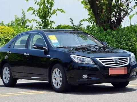 买卡罗拉不如看它, 车长近5米比思域大一圈, 8万开出雅阁的气场