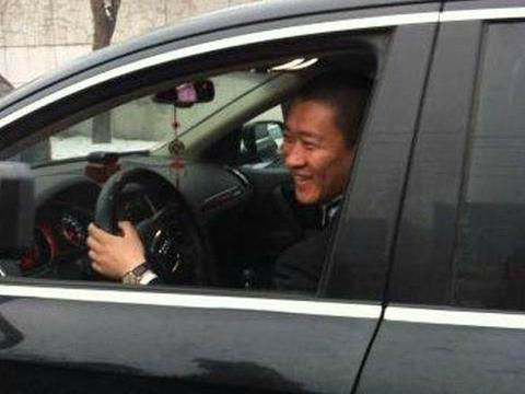 小品王赵本山的座驾PK相声王郭德纲的座驾，简直天壤之别