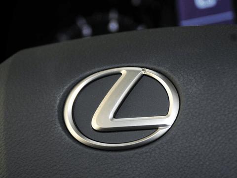 全时四驱空气悬架, 这台雷克萨斯比陆巡更强, 却跟陆巡一个售价