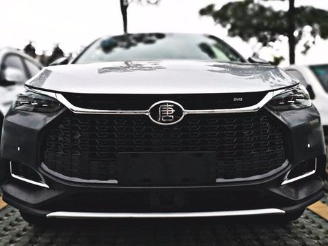 比亚迪唐二代燃油版正式到店，帅到一塌糊涂，不愧国产最帅SUV。