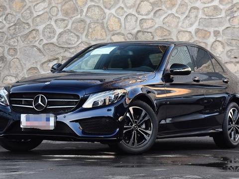 乞丐版奥迪A4L降价6万 与乞丐版奔驰C200相比 谁的性价比更高。