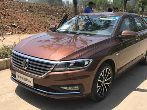 到店实拍朗逸Plus，大溜背外观不输雅阁，12万配7AT，比轩逸厚道