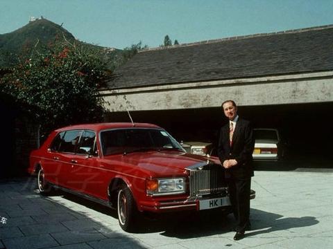 澳门赌王有3辆劳斯莱斯银刺，独爱这辆加长版，退役后还定期保养