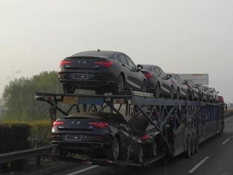 高速偶遇大量红旗H5发往全国各地