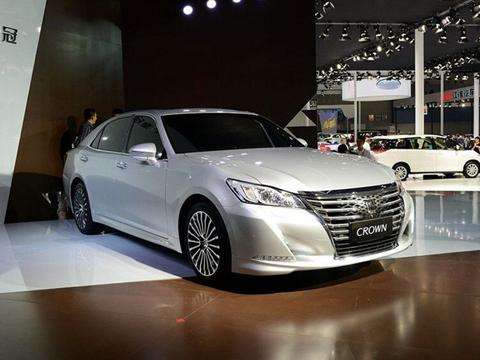 难怪卖不出去,对比下国产皇冠与日产皇冠就知道原因了!!