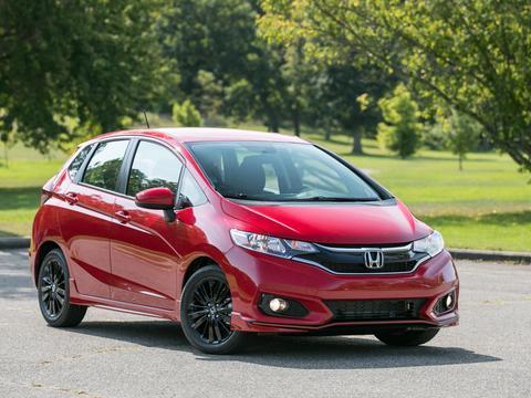 飞度诠释着不一样的信仰，为啥这款小车让很多人臣服