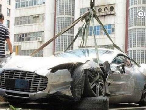 让保险公司想哭的6次豪车事故，还有辆国产车？