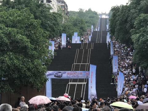 雄起 哈弗H9强势登顶登云梯