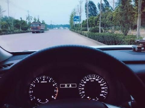 聪明人买车不要宝来了，现在流行这车，既帅气又好开！