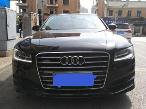 开奥迪A8L还喜欢说油耗？朋友们的几句反问让车主无奈笑了