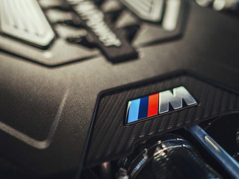 全系换装四驱，西装怪兽再度来临——试驾2018款宝马M5