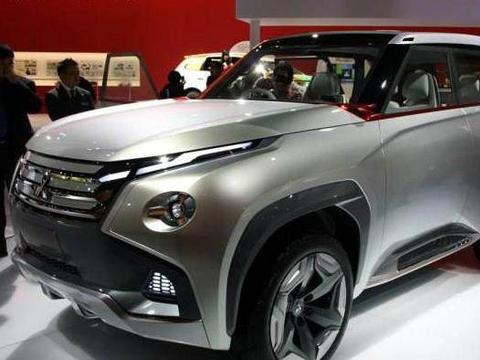 三菱终于发飙，新车比揽胜还霸气，一听售价，普拉多要凉