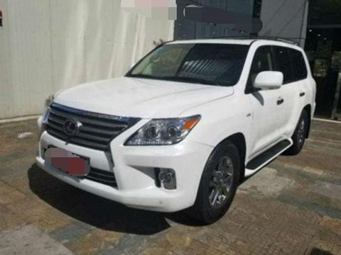 小伙买辆二手越野车回乡下，被嘲笑钱多人傻，咋不买辆新普拉多？