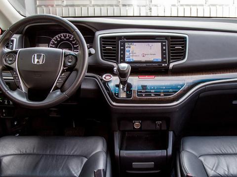 10万就要买宝骏730，这款合资MPV空间比它大十倍，仅8万